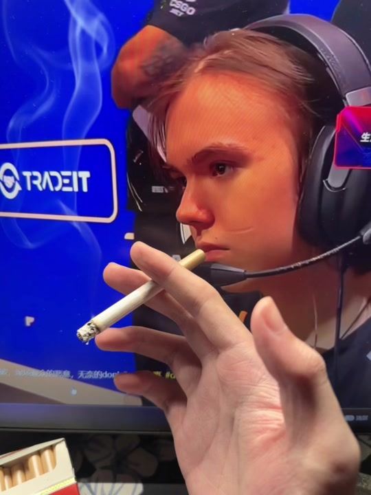 新一代补刀之王？Haichao Tsar贡献了0-1-0的数据， EDward Gaming 压制并取得了赛点