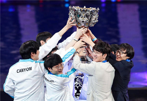 BLG分享昨日赛后返图：继续向前迈进吧！