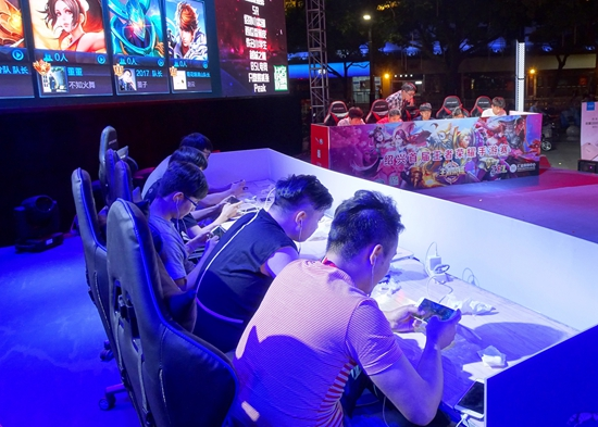 LNG主场季票内容：1314元保底看13场比赛，全勤得选手签名照